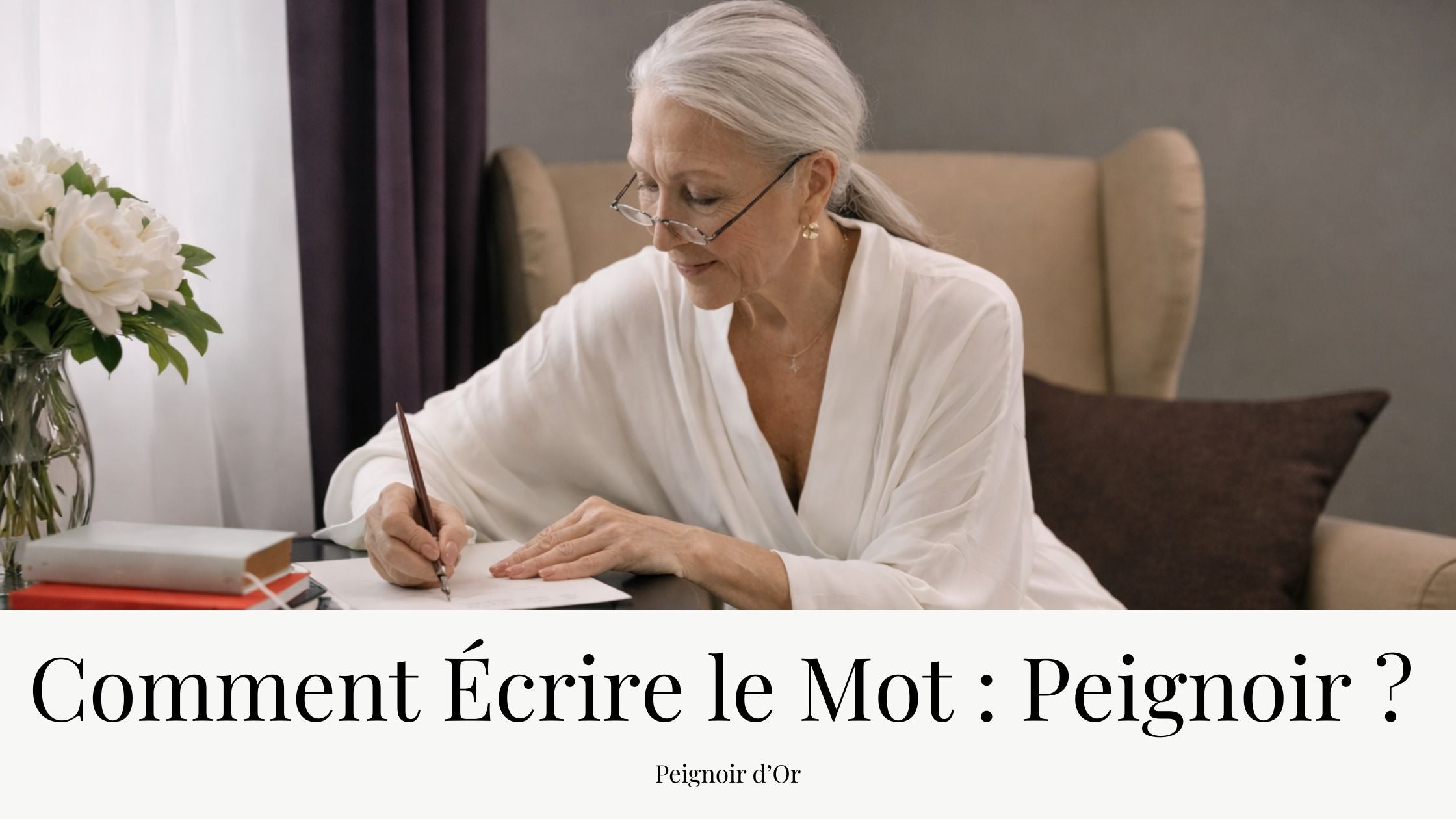 Femme en peignoir qui écrit sur une feuille